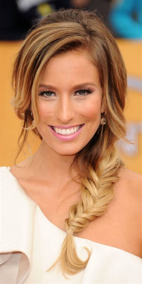 To achieve this look, you want to start off with day old curls or waves. 5 Easy Updo's For Mid-Length Hair - Women Hairstyles