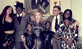 Madonna posa con sus seis hijos en una entrañable foto familiar. ¿Quién ...