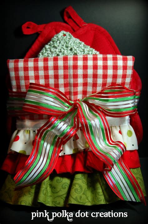 Ruffled Christmas Dishtowel And Knitted Dishcloths Pink Polka Dot