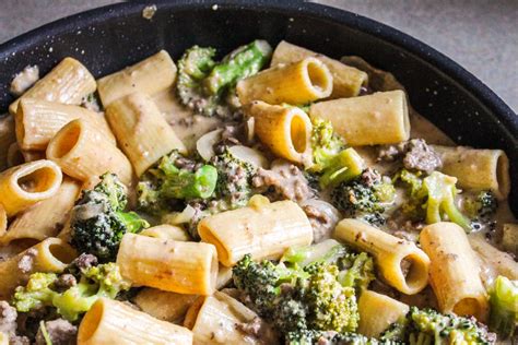 Spread hamburger in bottom of dish, top with sliced cheese, top with broccoli and rice mixture, top with more sliced cheese. Cheesy Beef and Broccoli Pasta - Lisa G Cooks