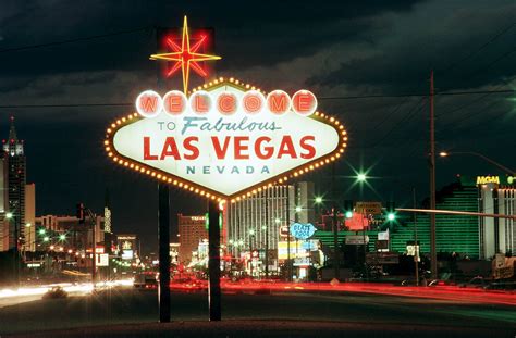 This popular picture spot has been. Do's and Don'ts for the Welcome to Las Vegas Sign | Las ...