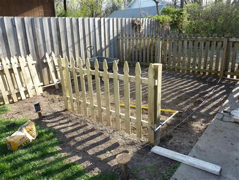 Temporary fences are both simple to use and versatile. Temporary Dog Fence Ideas With 5 Type Easy Dog Fence | Roy Home Design