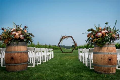 Saltwater Farm Vineyard Wedding Wedding Photographers In Ri Snap Weddings
