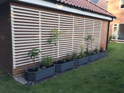 Horizontal Trellis And Planter Troughs On Plum Slate Pebble Base Garden