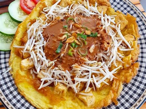 Saus kacangnya masih setengah kental yang rasanya tidak hanya manis namun juga gurih dan sedap. Resep Tahu Telur, Makanan Khas Surabaya yang Praktis ...