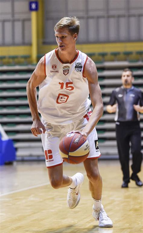 Jun 22, 2021 · vrenz bleijenbergh van antwerp giants stapt dinsdagmiddag (12 uur) op het vliegtuig richting amerika. Telenet Giants Antwerp wint van Duitse Göttingen ...