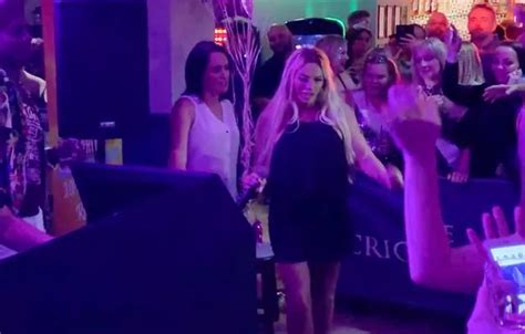 Katie Price Stumbles Forgets Words And Snogs Fan As She Slurs At Pub