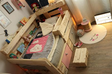 Gartenmöbel aus paletten selber bauen liegt im trend, ist nicht teuer und mit etwas handwerklichem geschick auch nicht allzu schwer. ᐅ Palettenbett für Kinder - Kinderbett aus Europaletten ...