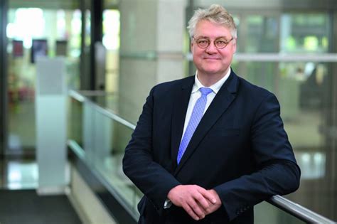 Laut dem obersten vermögensverwalter des geldinstituts sind strafzinsen bald keine seltenheit mehr. Interview: Geldanlage für junge Menschen - kleingeldhelden