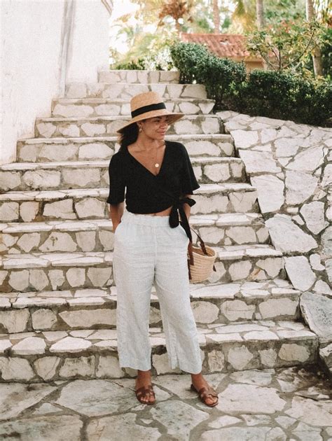 The Right Tops To Wear With Linen Pants For An Effortlessly Chic