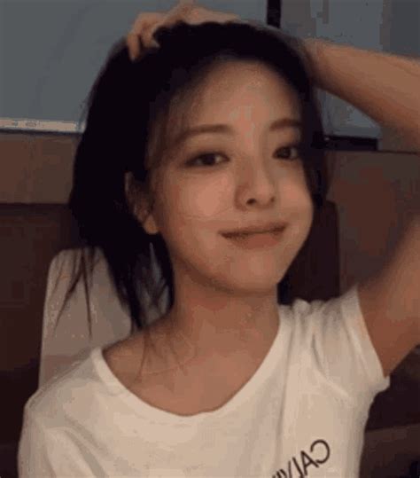 Love Gif Your Crush Having A Crush Itzy Cool Gifs Preferences