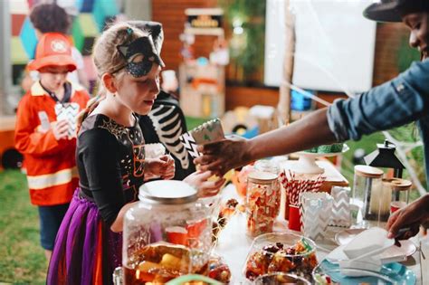 Outdoor Halloween Party Ideas To Throw A Bewitching Event Lovetoknow