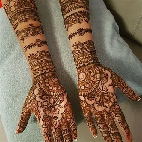 Fish design strikingly complements the floral pattern in this bridal mehndi design. New traditional and stylish bridal mehndi designs 2019