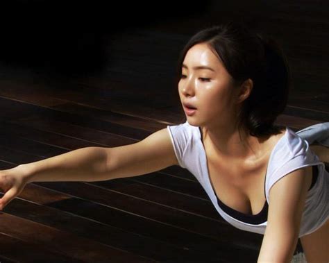 Shin Se Kyung Is Not Hesitant To Film Bold And Hot Scenes Where She Has To Reveal Her Body