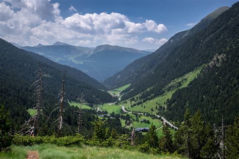 L'andorre n'étant pas membre de l'ue, certaines marchandises que vous achèterez localement et importerez dans l'ue sont soumis à des droits de douanes. Découvrir l'Andorre - Tendances Voyages