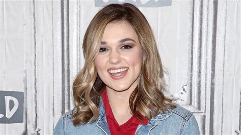 Sadie Robertson Reveals Shes Recovering From Covid 19 Amid Pregnancy