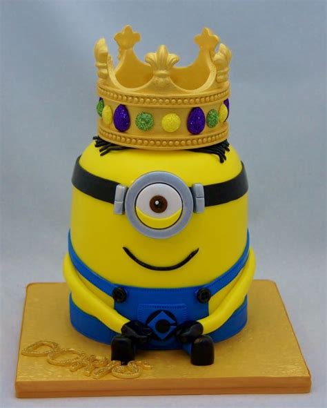 A fantastic design and perfect for kids, this is one cake tutorial you don't want to miss! 3D King Minion Cake (With images) | Minion birthday cake, Minions, Minion cake
