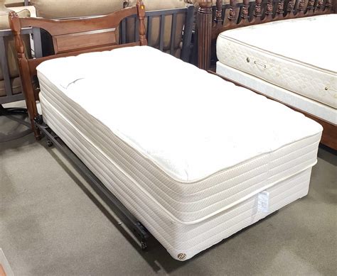 Lot Traditional Style Twin Size Mattress And Box Spring