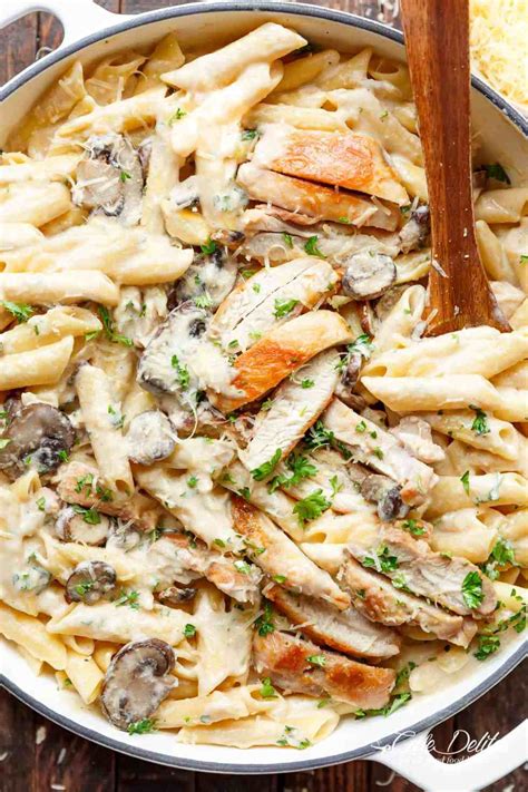 This sauce and recipe comes together very quickly and is great fresh, but if you are in a serious pinch, alfredo sauce keeps. Creamy Garlic Parmesan Chicken Alfredo - Cafe Delites