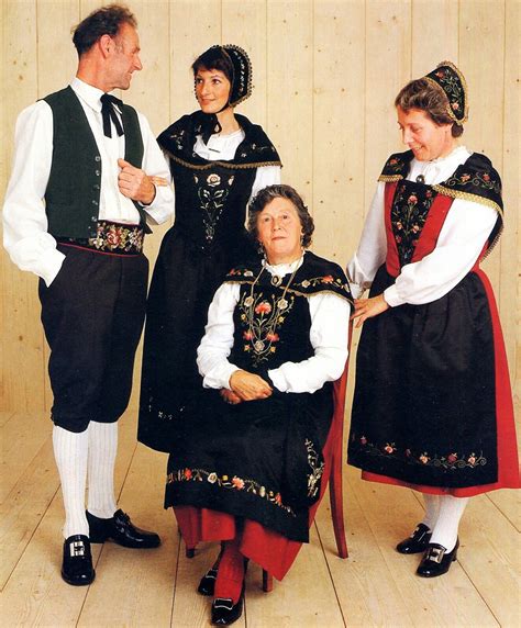 Traditional Italian Clothing Italian Outfits Traditional Italian Clothing Folk Clothing