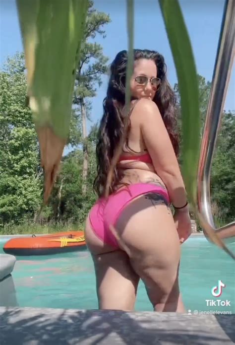Teen Mom Jenelle Evans Shows Off Her Curves In A Tiny Pink Bikini After