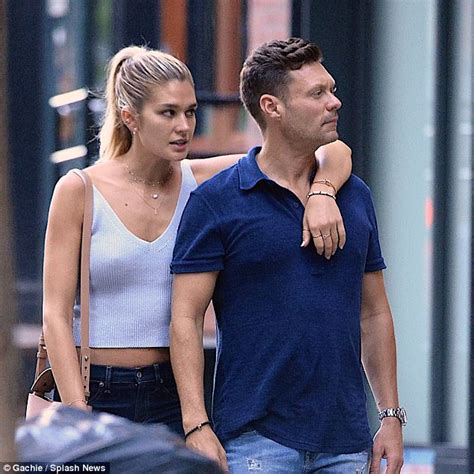 Ryan Seacrest Receives A Kiss From Shayna Taylor Daily Mail Online
