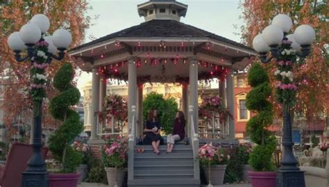 Its A Gilmore Girls Christmas Fans Can Now Visit The Real Stars