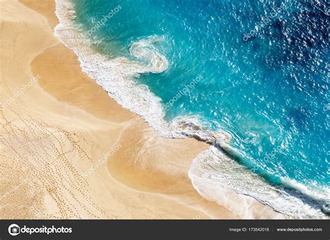 Aerial View To Tropical Sandy Beach And Blue Ocean — Stock Photo