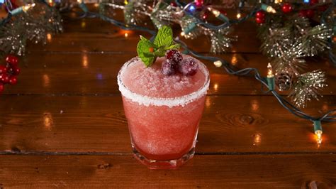 Mistletoe Margaritas Are So Boozy Theyll Knock Out Your Entire Crew