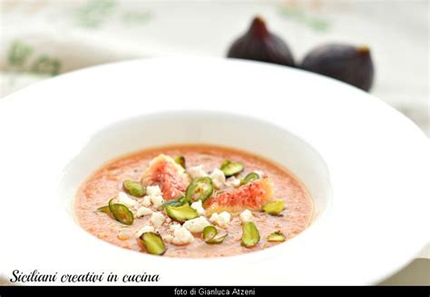 Il melone con il sale (anche una semplice fettina con due granelli di fleur de sel sopra come insegna giu. Gazpacho di melone con fichi, feta e pistacchi | Ricetta ...