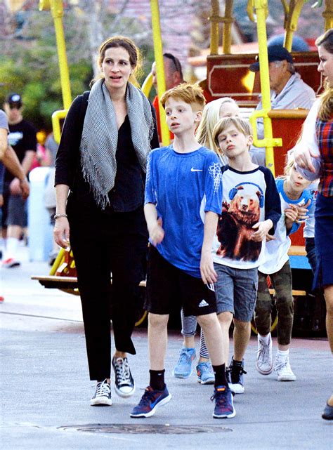 Julia Roberts And Kids Hit Disneyland Without Husband National Enquirer
