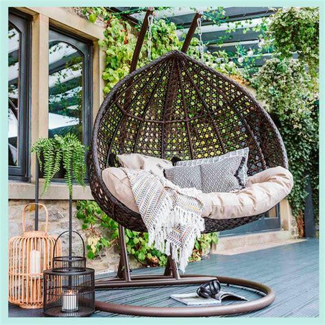 28 Best Hanging Egg Chairs For Your Garden In Summer 2022