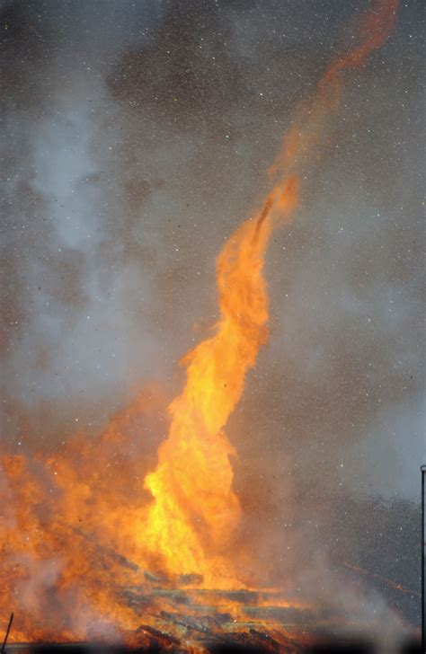 Firefighter Gets Pic Of Terrifying Fire Whirl Artofit