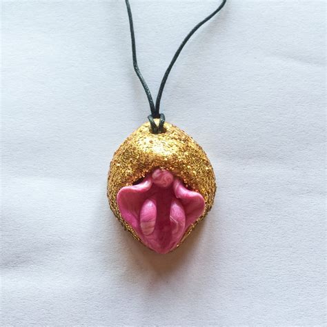 Bullfitta Gold Glitter And Pink Pussy Vagina Necklace