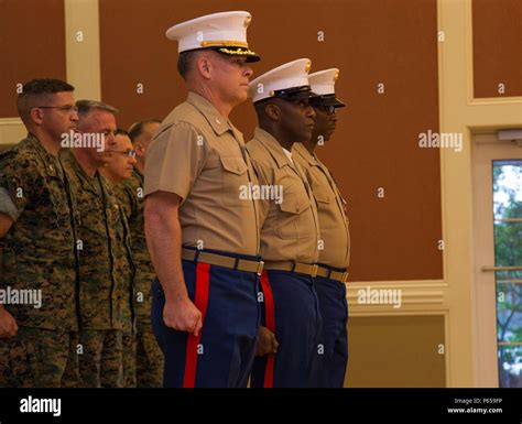 U S Marine Corps Sgt Maj Veney Cochran Offgoing Sergeant Major Of