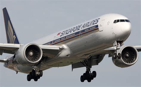 Fri, aug 20, 2021, 4:26am edt Singapore Airlines Flight SQ368 emergency landing