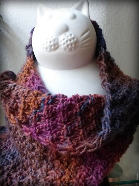 Das muster des gestrickten schals ist gut erkennbar. Strickanleitungen - Stricken bei Handmade Kultur