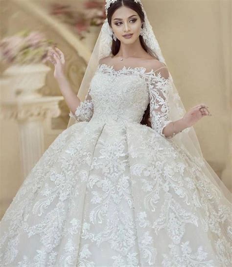 This classic wedding dress, created by costume designer helen rose and funded by mgm was wearing to her wedding to john f. American Wedding Dress Designers in the USA | American ...