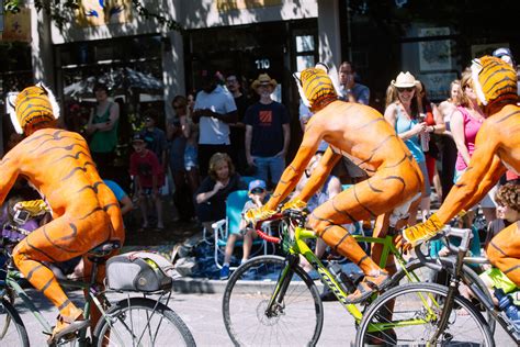 Photos Summer Kicks Off In Seattle At The Fremont Solstice Parade Komo