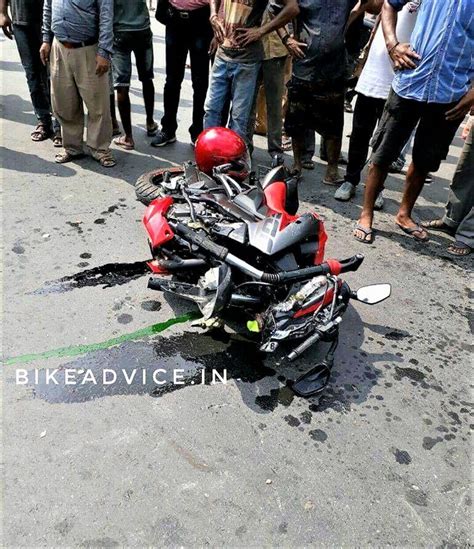 1920 x 1080 jpeg 150 кб. Brand New Bajaj Pulsar NS200 Accident Pics Surface