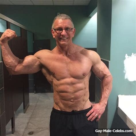 Robert Irvine Leaked The Male Fappening