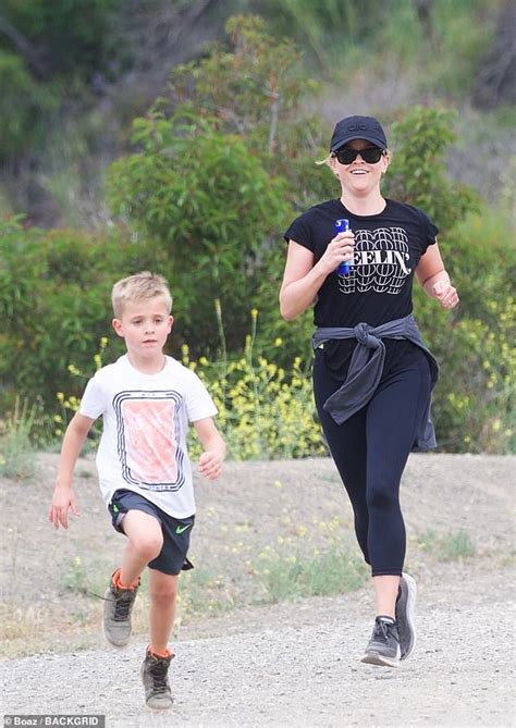 Reese Witherspoon Jogs With Her Son Tennessee After Celebrating Th Anniversary Of Election