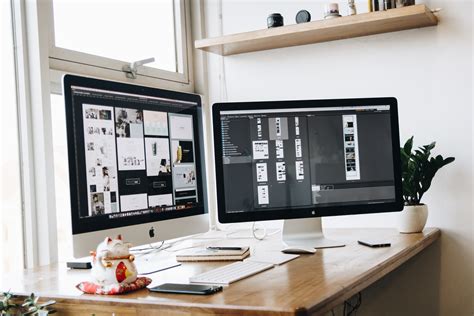 Turned On Silver Imac On Desk · Free Stock Photo