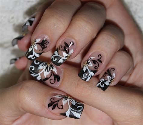 This means designs that are reliant on negative space, line art, and clear bases, says romah. 2000+ ideas about Flower Nails on Pinterest Instagram - Pccala