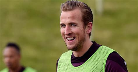 Roy Hodgson Lets It Slip Hes Ready To Hand Harry Kane His England Debut Daily Star
