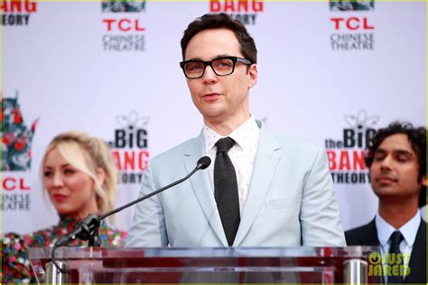 Photo Big Bang Theory Cast Gets Honored With Handprint Ceremony 02