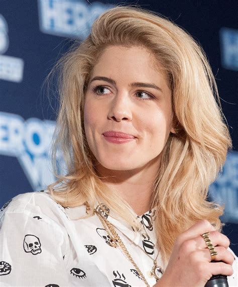 Emily Bett Rickards — Wikipédia