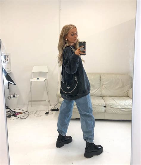 Amy Shaw En Instagram Wore This Outfit Today But With Vans Instead Of