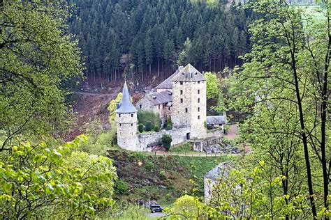 Address, vallee du ninglinspo reviews: Vanaf het wandelpad een mooi uitzicht op Chateau ...