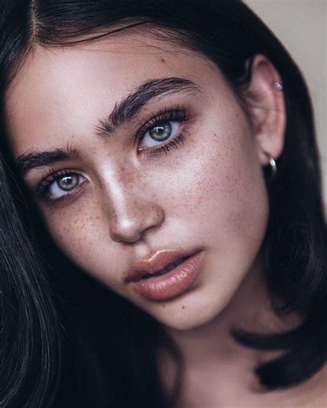 Brown hair and hazel eyes are an awesome combo. Makeup For Freckles And Hazel Eyes - Mugeek Vidalondon